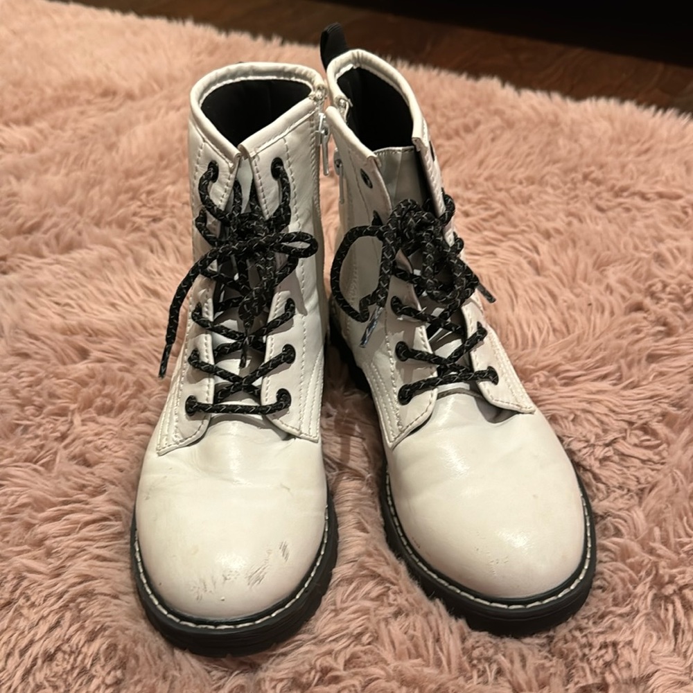 Steve Madden white and black shoes
